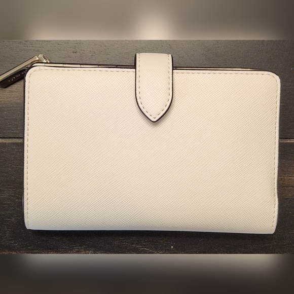 KATE SPADE Med Compact Saffiano Leather in Meringue  NWT - Picture 3 of 12